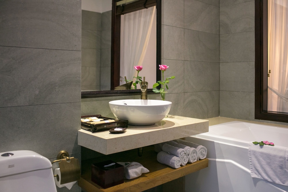 Grand Signature by M Village Hoi An Resort, a brand of Modern Village Lifestyle 69/70