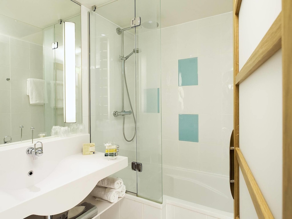 NOVOTEL MANCHESTER WEST 48/48