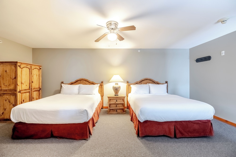 Lizard Creek Lodge 12/52