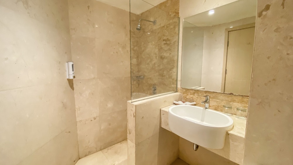 Lorin Syariah Hotel Solo 43/46