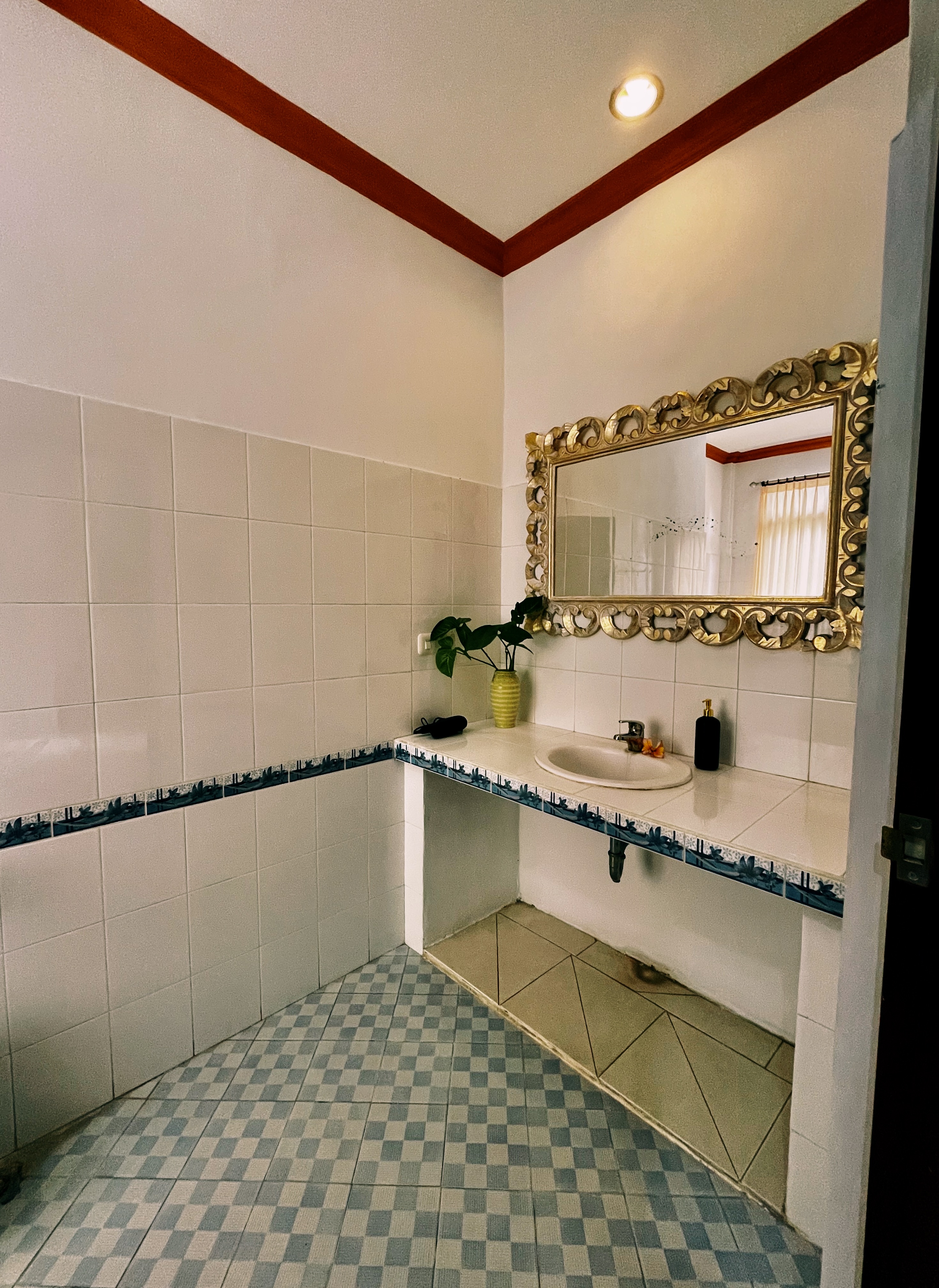 BEMBENGAN UBUD COTTAGES 43/44