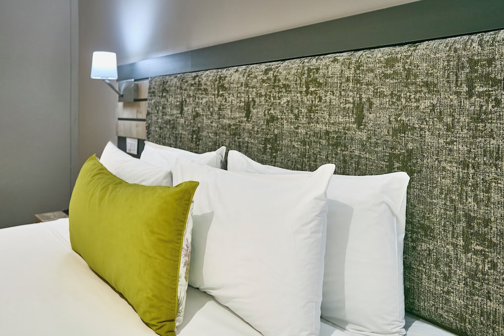 Kalahari Arms Hotel 36/69