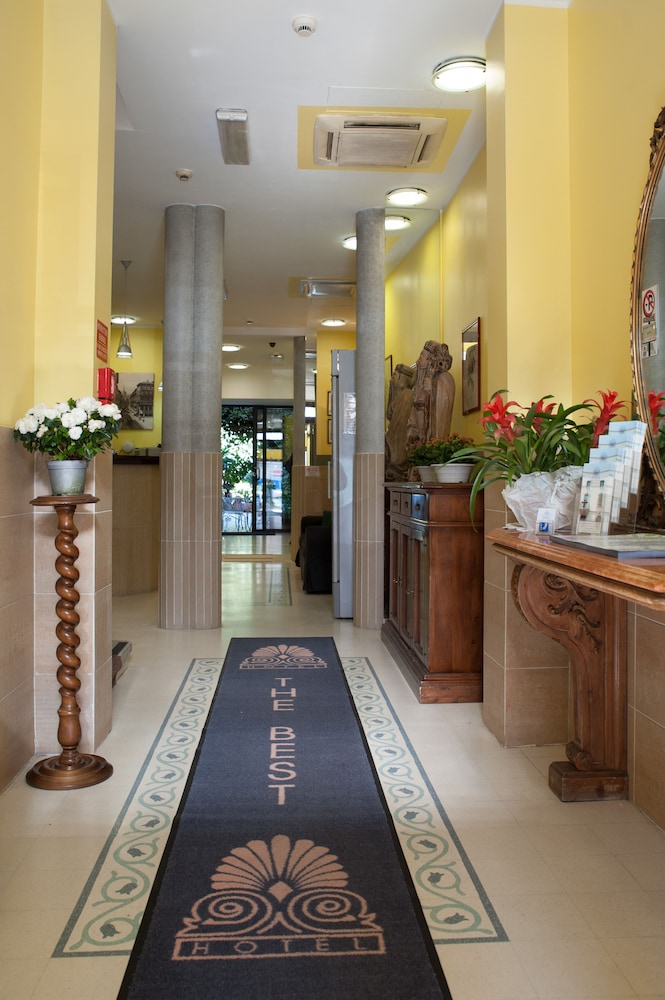 The Best Hotel 6/33