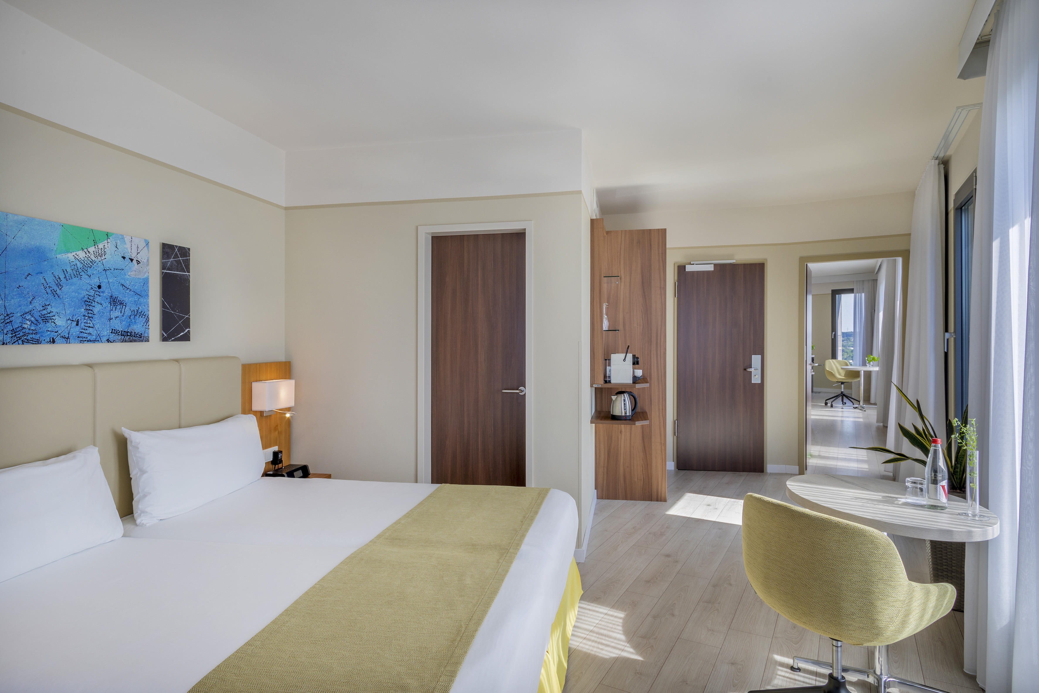 Grand, the Level, Suite