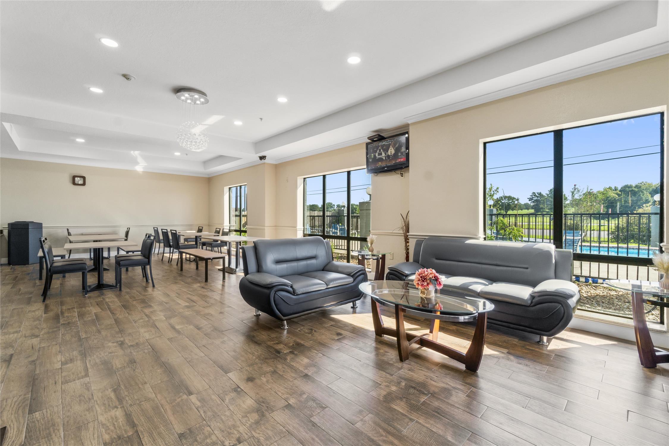 Americas Best Value Inn & Suites Livingston 20/38