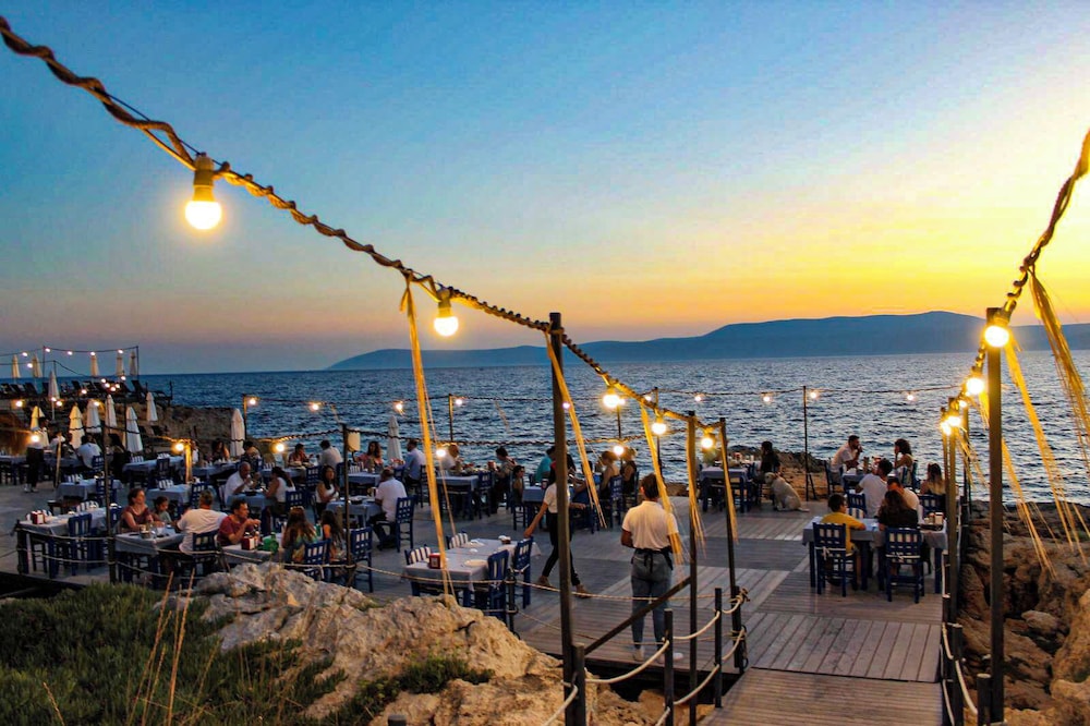 Maya Bistro Hotel Beach 67/70