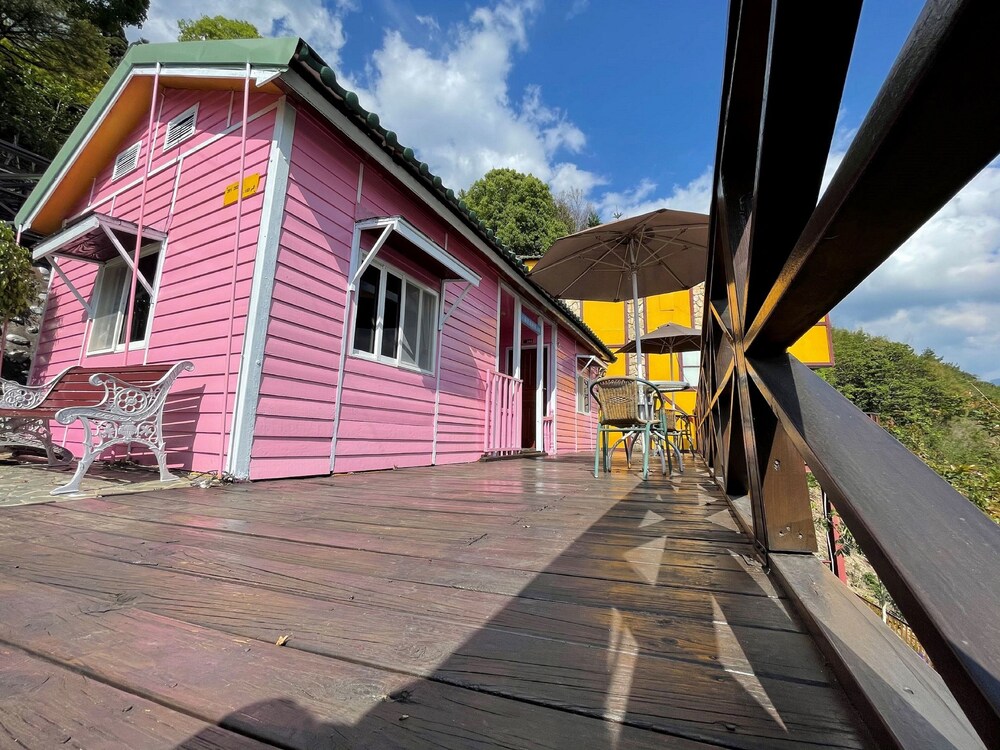 Emmanuel Farmhouse 2/56