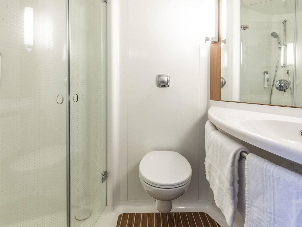 Ibis Issoire 52/57