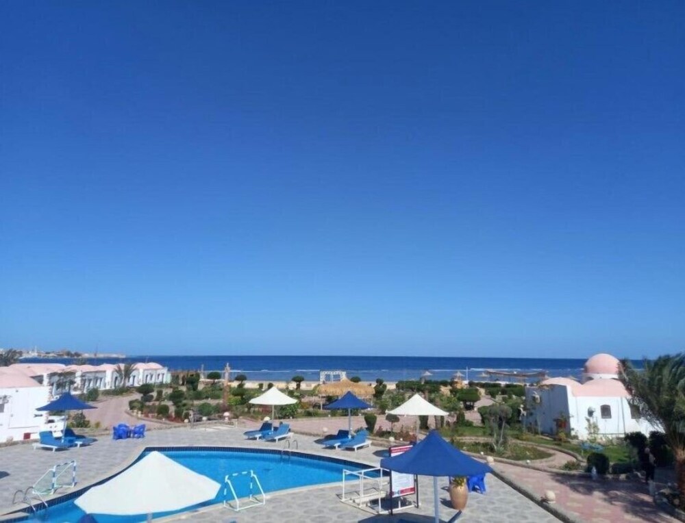 Dolphin Continental Hotel 56/59