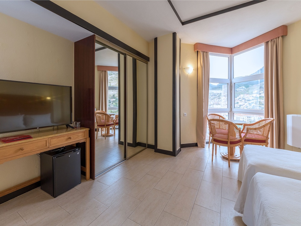 Baia Madeira Hotel - Ocean Beachfront 22/54