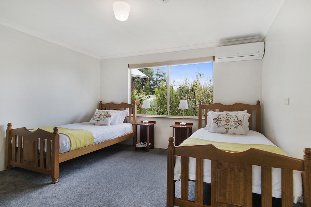 Shambhala Guesthouse 11/44