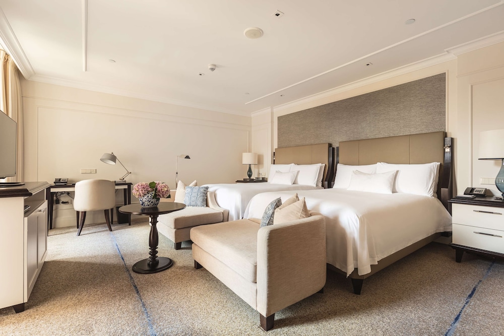 Waldorf Astoria Amsterdam 32/95