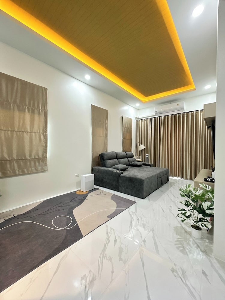 Golden Palm Resort 11/53