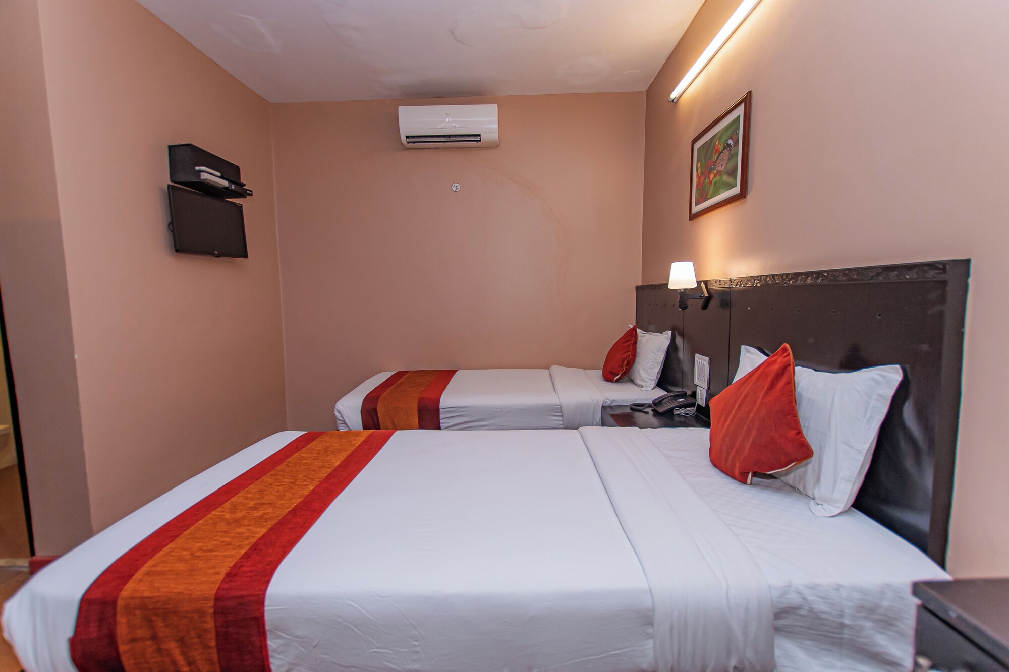 DELUXE, TWIN BEDS