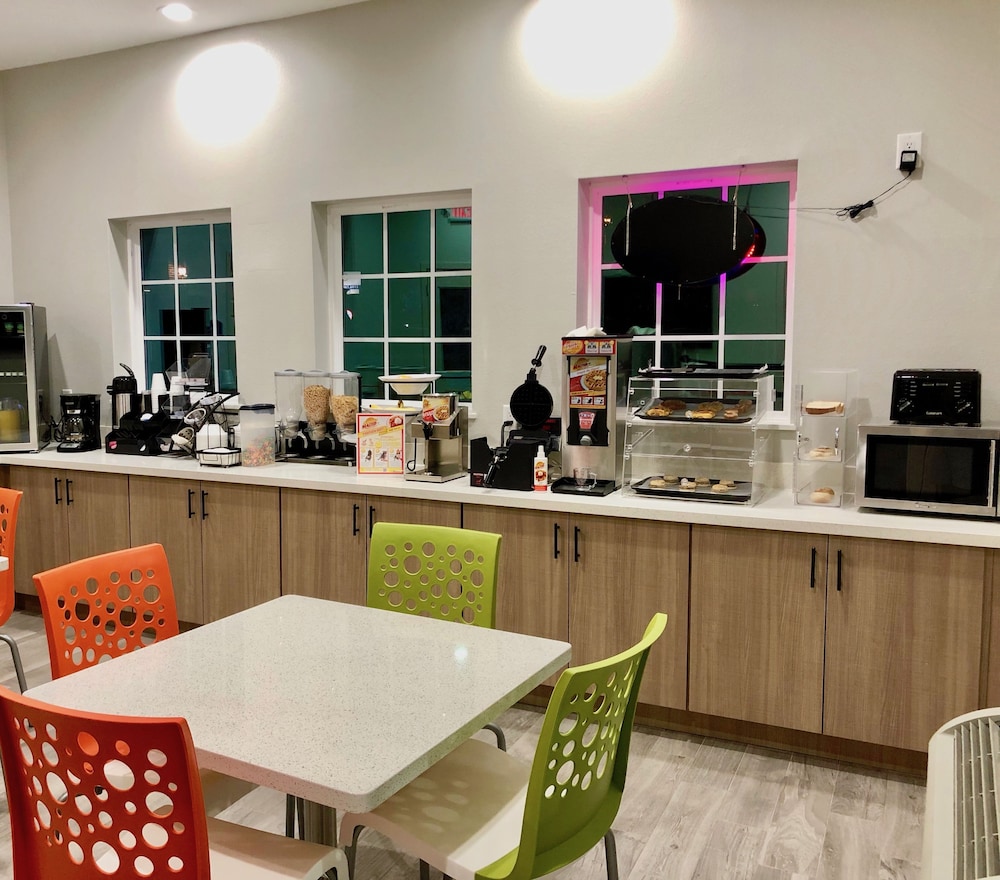 Americas Best Value Inn Houston Willowbrook 6/6