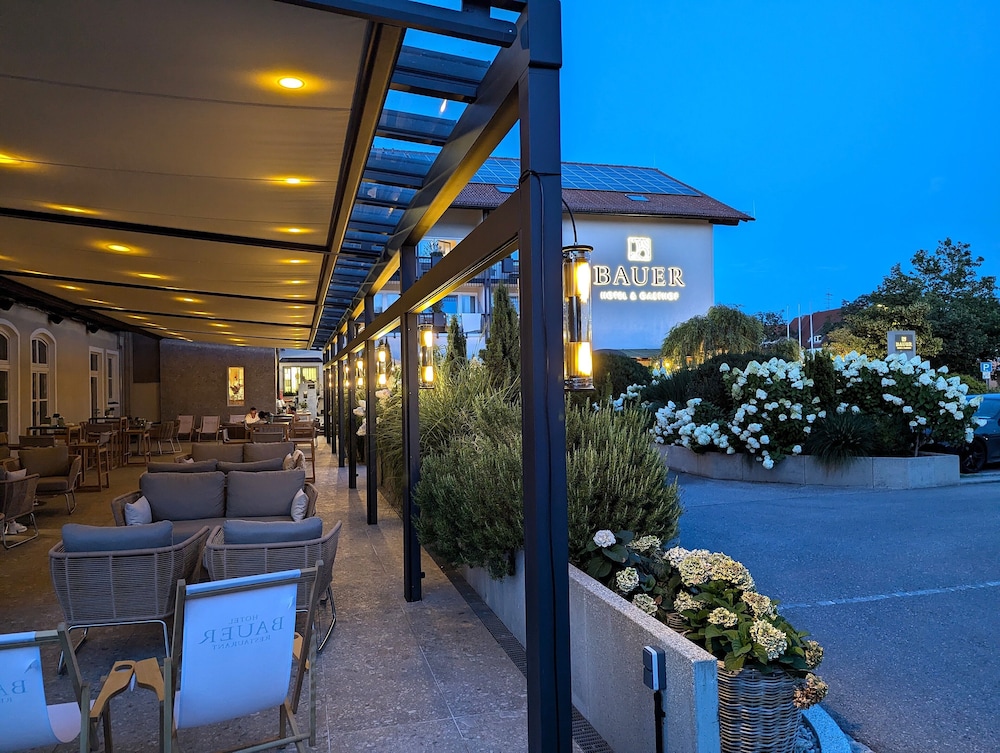 Bauer Hotel Restaurant 72/73