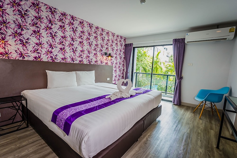 Embryo Hotel 26/76