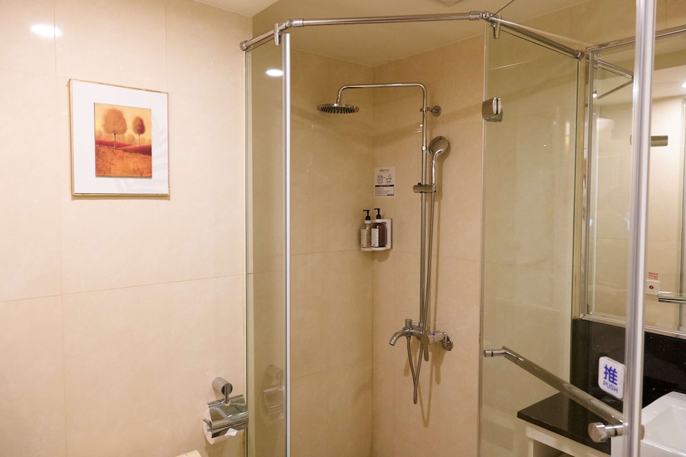 غرفة قياسية ثلاثية بسرير مزدوج وسرير فردي، Lishiuan International Hotel 4/5