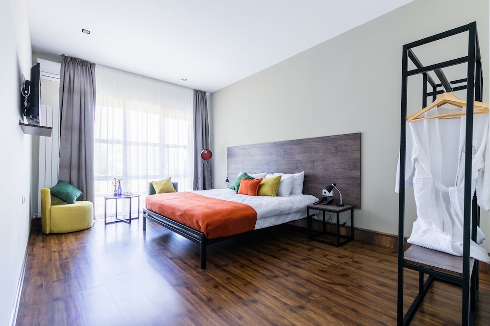 Boutique Hotel MoJo 7/23
