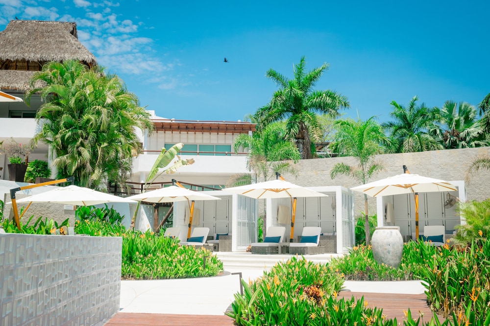 Vallarta Gardens Beach Front Hotel and Residences 61/65