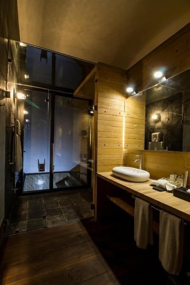 Uvence Arte + Hotel 27/50