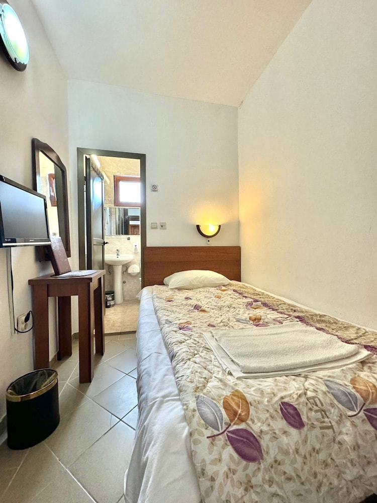 Hotel Grbalj 10/75