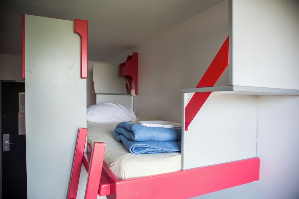 FEMALE DORM, 9 BEDS