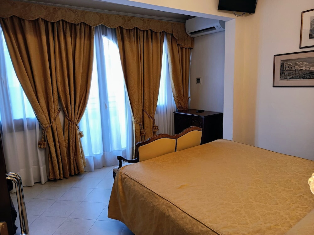 STANDARD, DOUBLE OR TWIN BED
