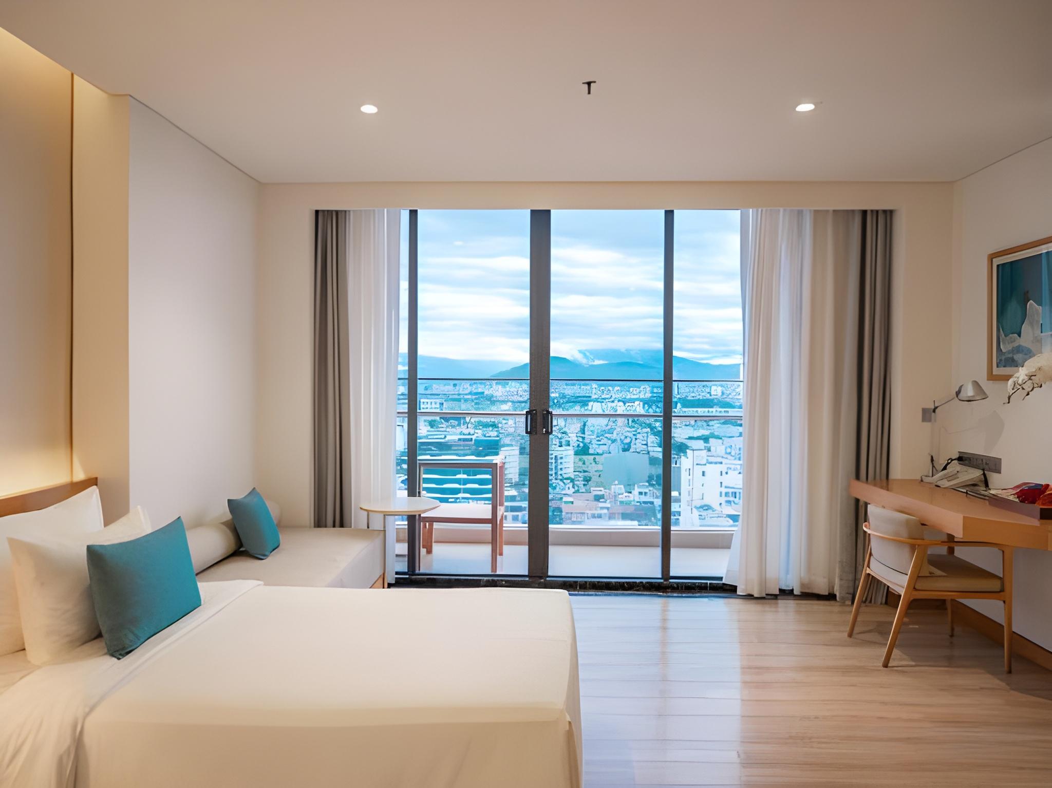 Spa, Premier, Suite, King Bed, City View, Balcony