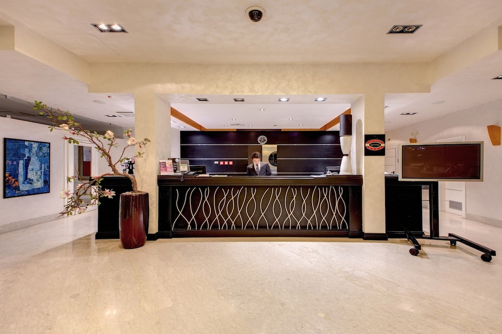 Plaza Hotel Catania 8/81