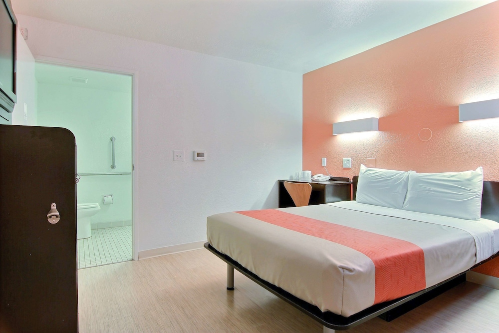 Motel6 Corpus Christi, TX - East - North Padre Island 30/58