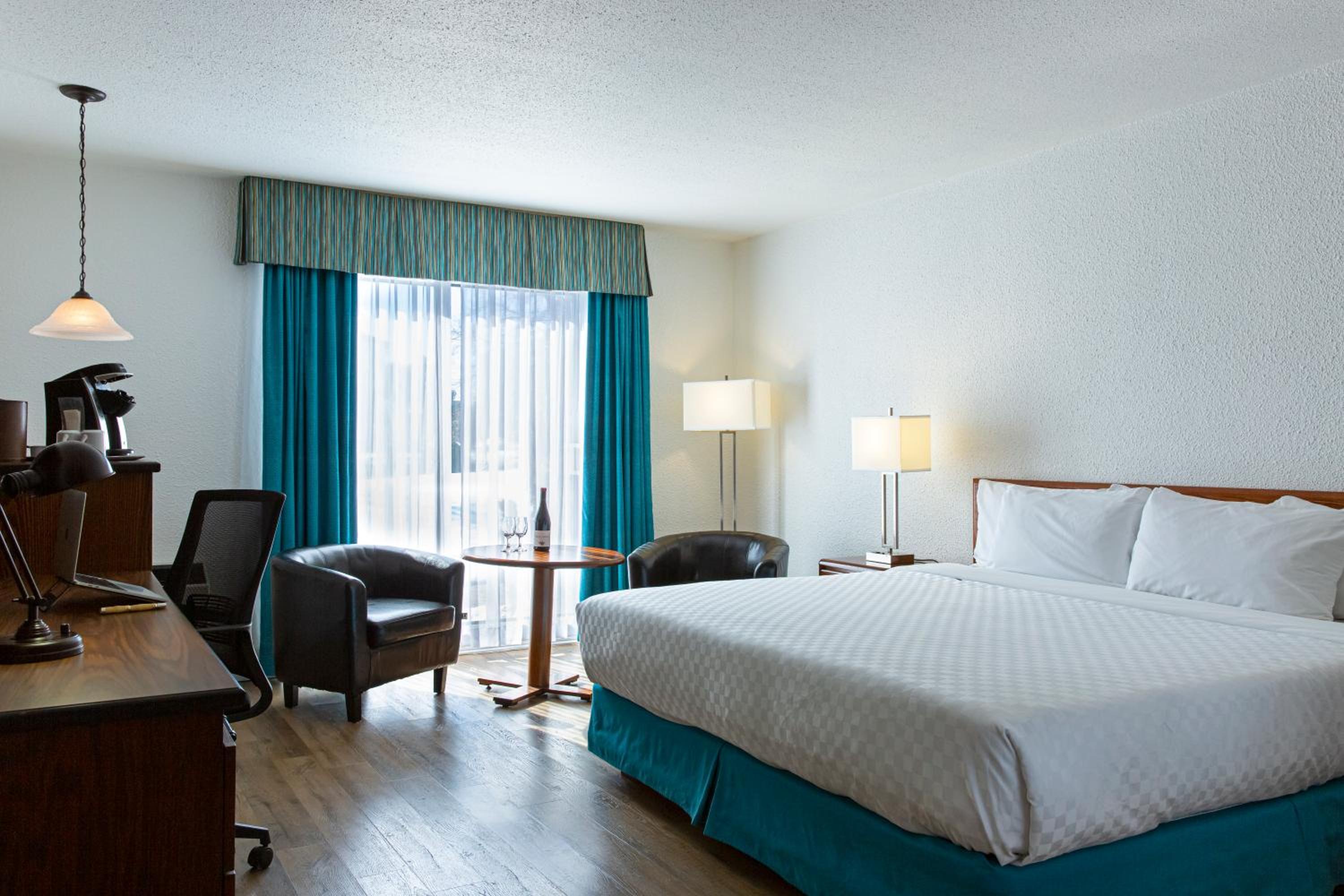 Standard, King Bed, Hotel L Oiseliere Montmagny 2/8