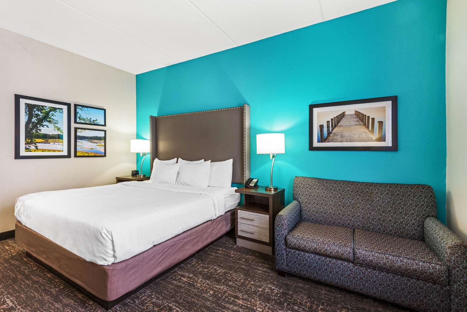La Quinta Inn and Suites by Wyndham Jamestown 12/46