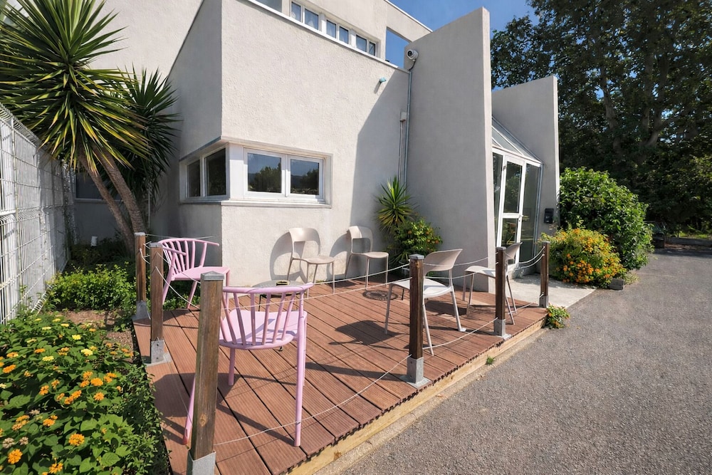 Good Hotel Marseille Aubagne 54/54