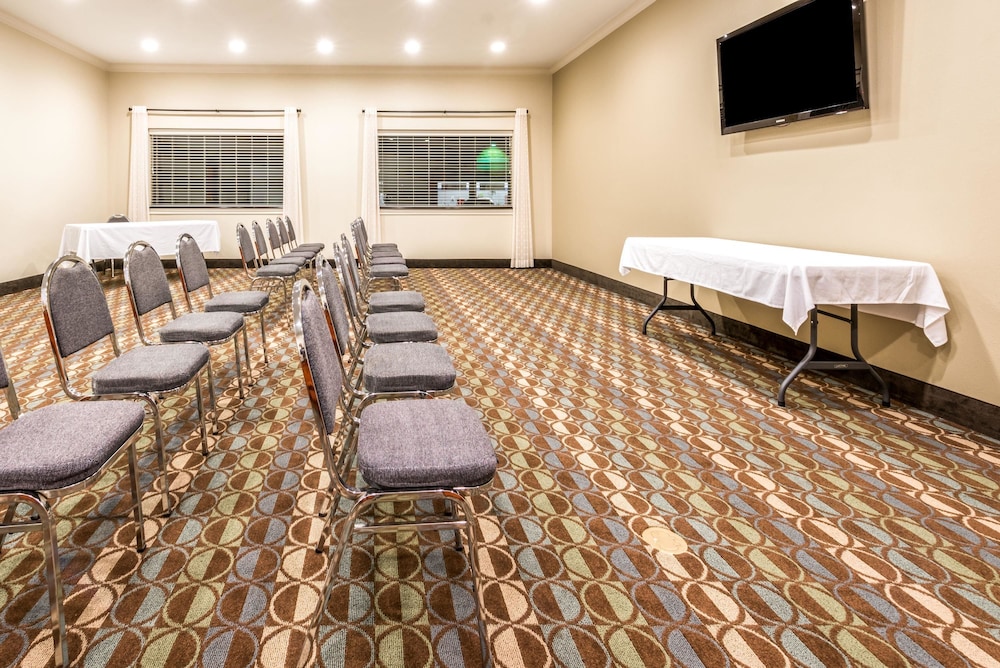 Ramada By Wyndham College Station 51/55
