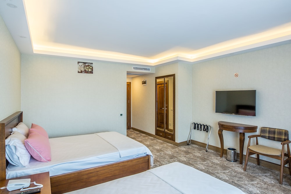 1 BEDROOM, LANAI, FAMILY, TRIPLE