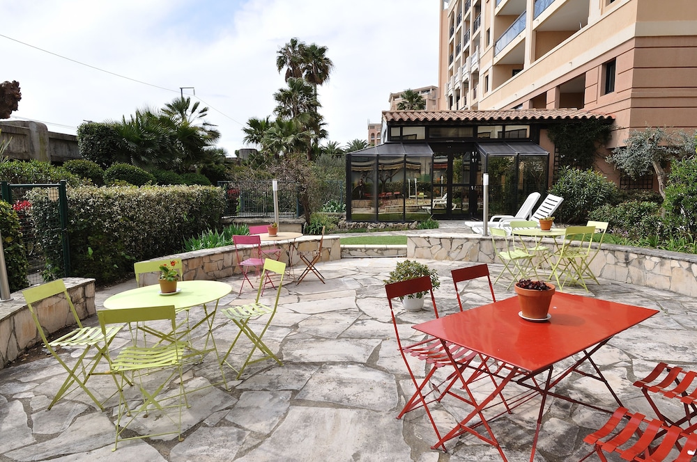 RESIDHOTEL VILLA MAUPASSANT 32/34