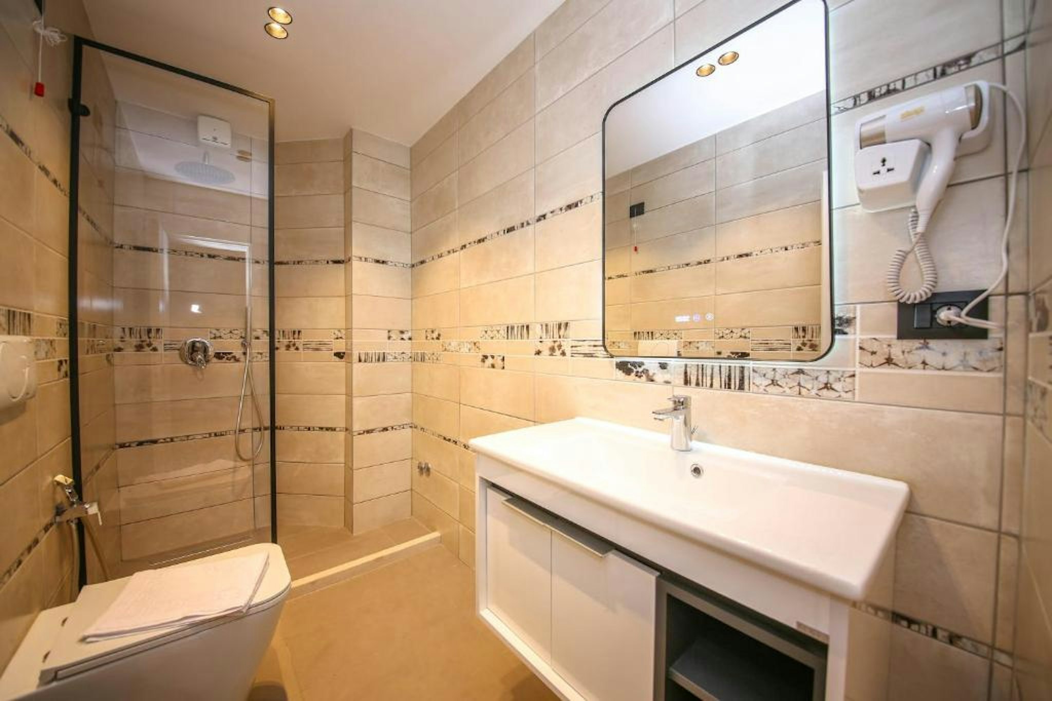Comfort Boutique Hotel Tirana 52/60