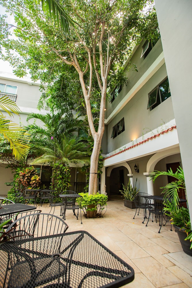 Nacional Hotel Merida 48/50