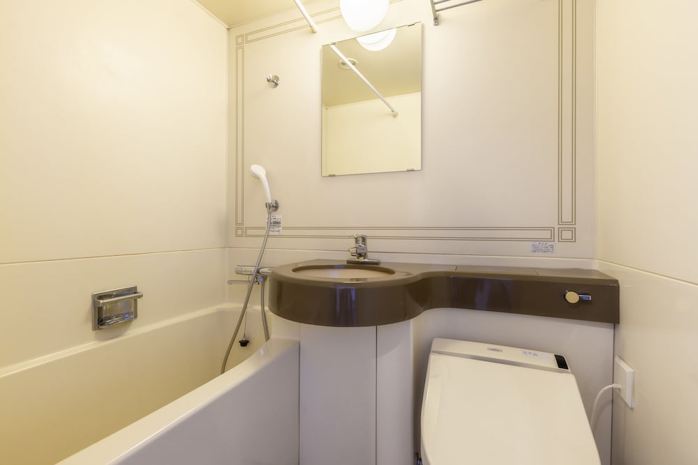 SEMI ROOM, SEMI DOUBLE BED, BATHTUB