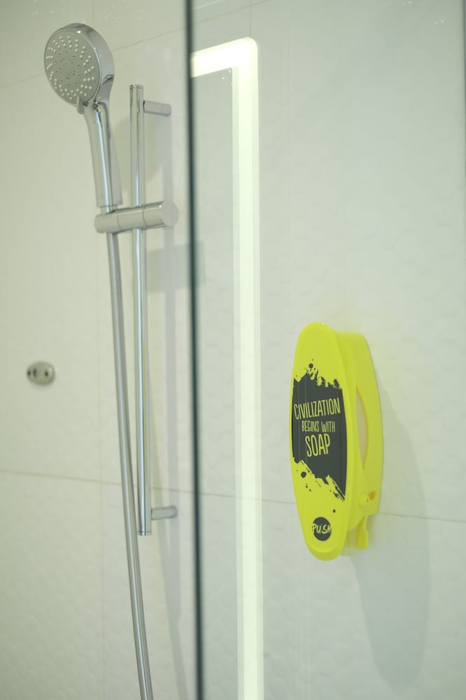 Yello Hotel Harmoni Jakarta 35/64