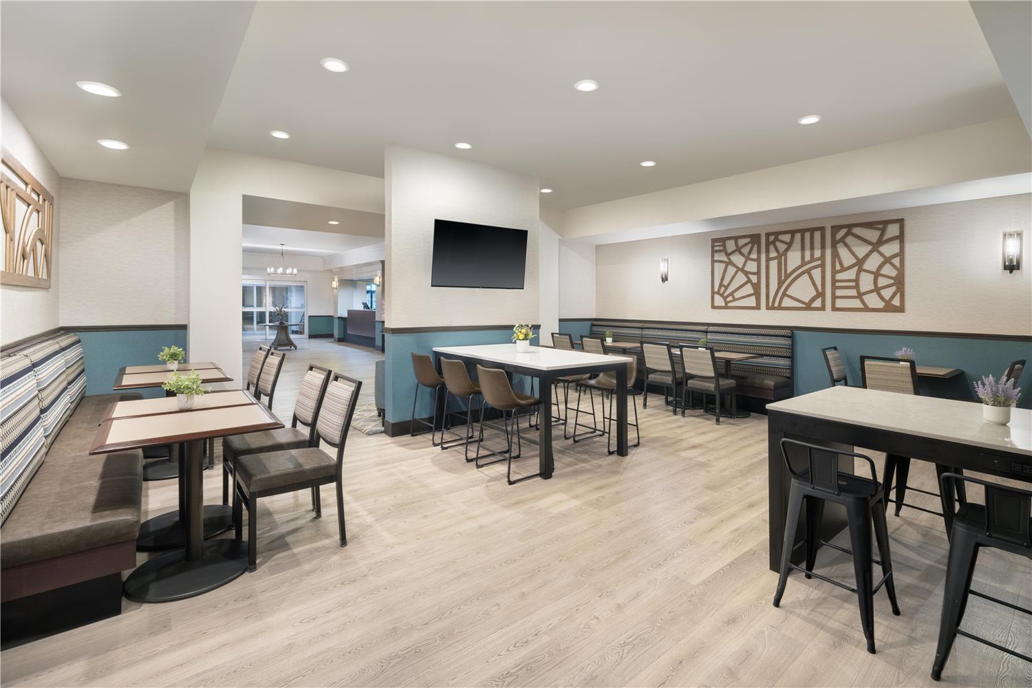 Best Western Plus Frontier Inn 46/53