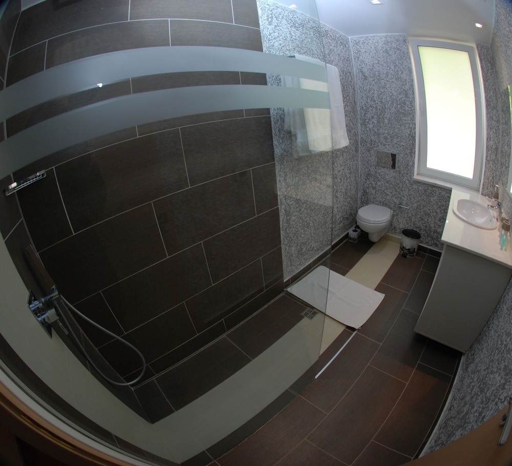 Nemesis Hotel 4/50