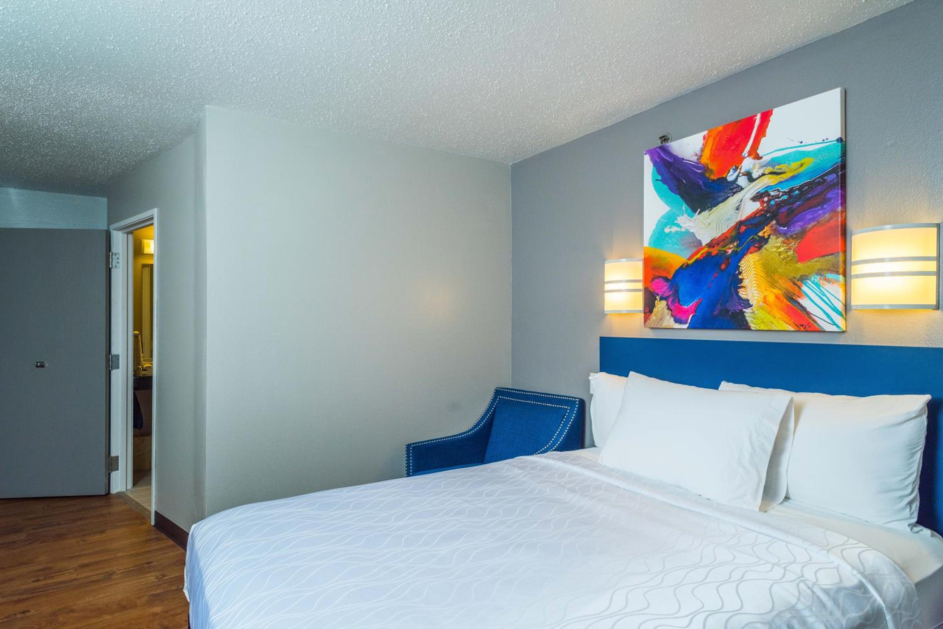 Suite, King Bed, Sofa