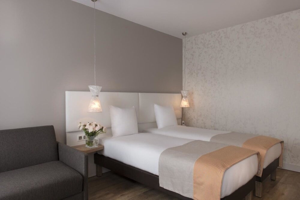 Hotel Magenta 38 by Happyculture 21/71