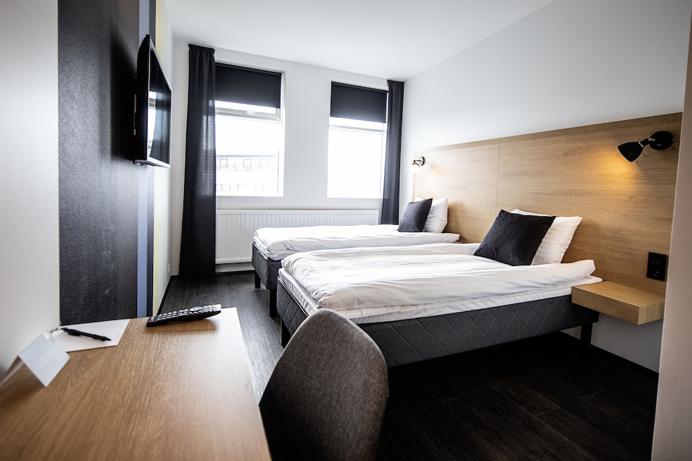 Standard, Twin Beds