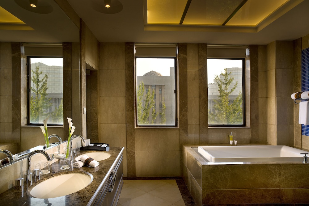 Grand Mercure On Renmin Square 64/64