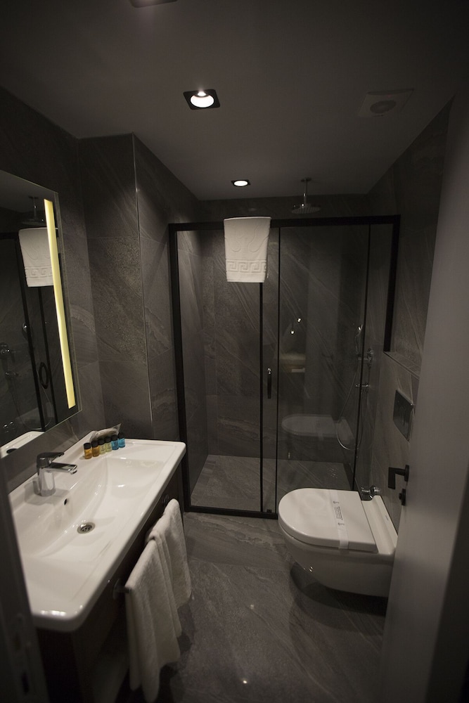Emen S Hotel 46/48