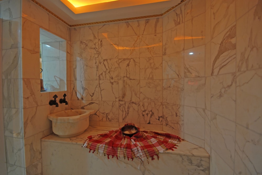 Tourist Hotel 21/63