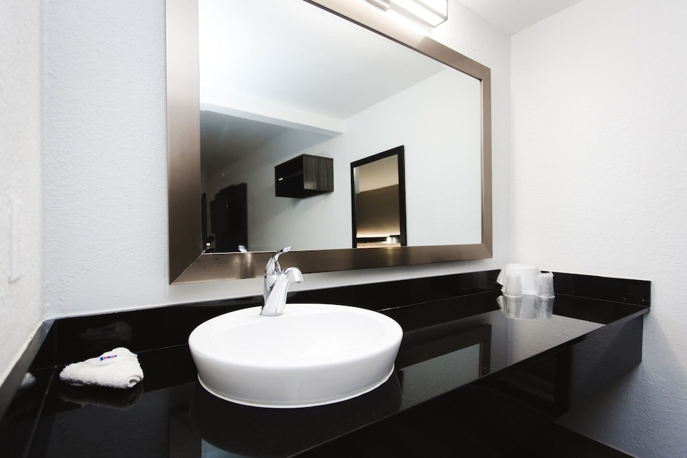 Motel 6 Houston, Tx-Medical Center/Reliant Park 49/57